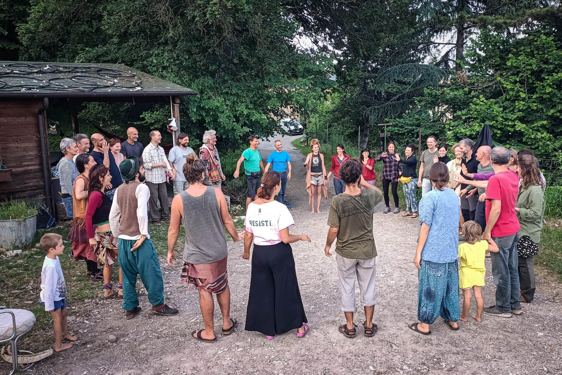 In cerchio con i Piumani a Meraki